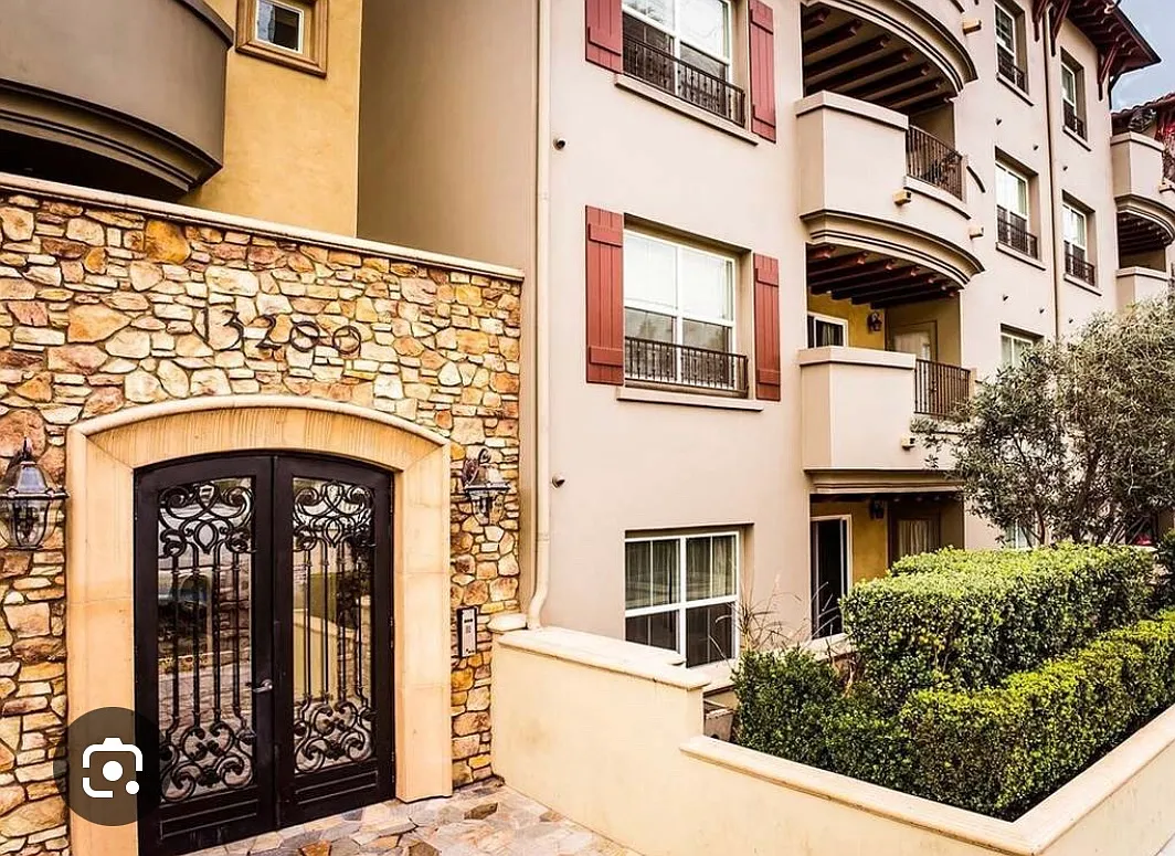 3 bed, 2.5 bath, 1560 sqft, $4,600 — Photo 3