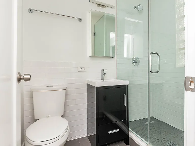 2045 N Wolcott Ave #2R — Photo 12