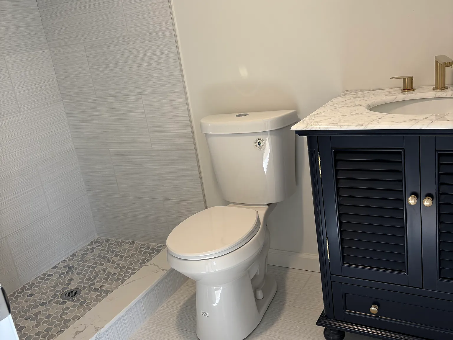 2 bed, 1010 sqft, $2,400 — Photo 4