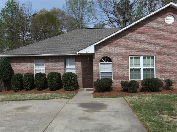 1126 Northlake Dr, Auburn, AL 36830