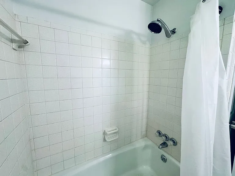 1027 Woodhaven Dr — Photo 8