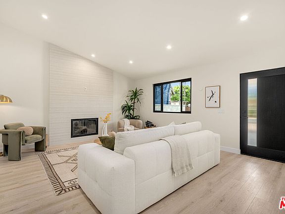 5th image of 22642 Berdon St