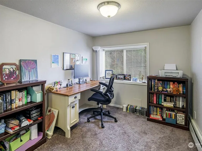 2043 Yew St — Photo 14