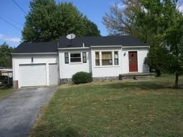 208 Dell Dr, Hopkinsville, KY 42240