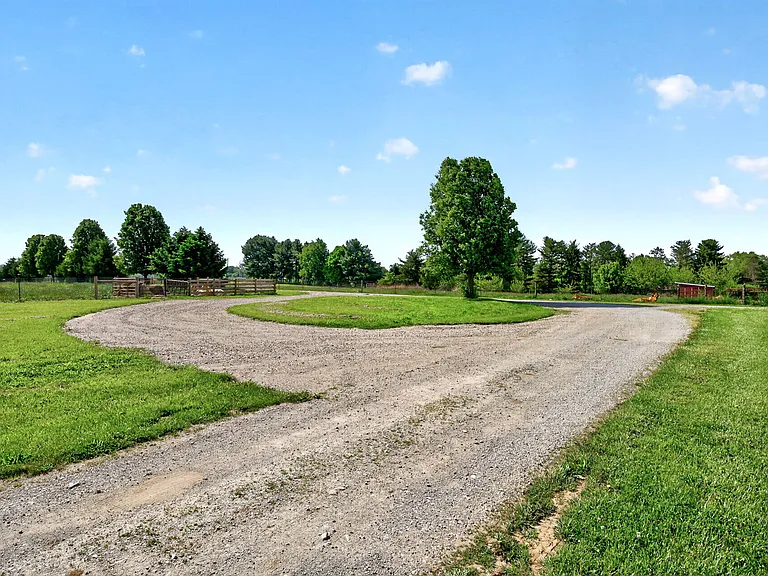 Cornstalk Rd — Photo 40
