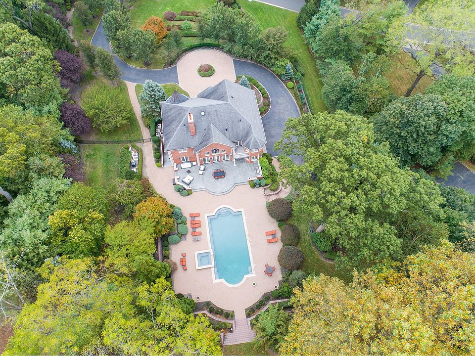 1st image of 2 Saint Andrews Ct