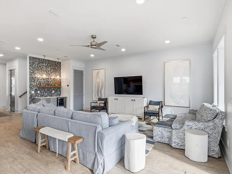 8320 Surf Dr — Photo 86