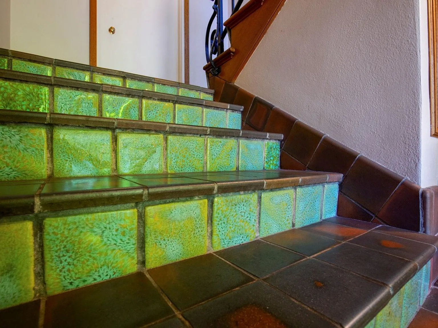 Leonard Apartments — Photo 3