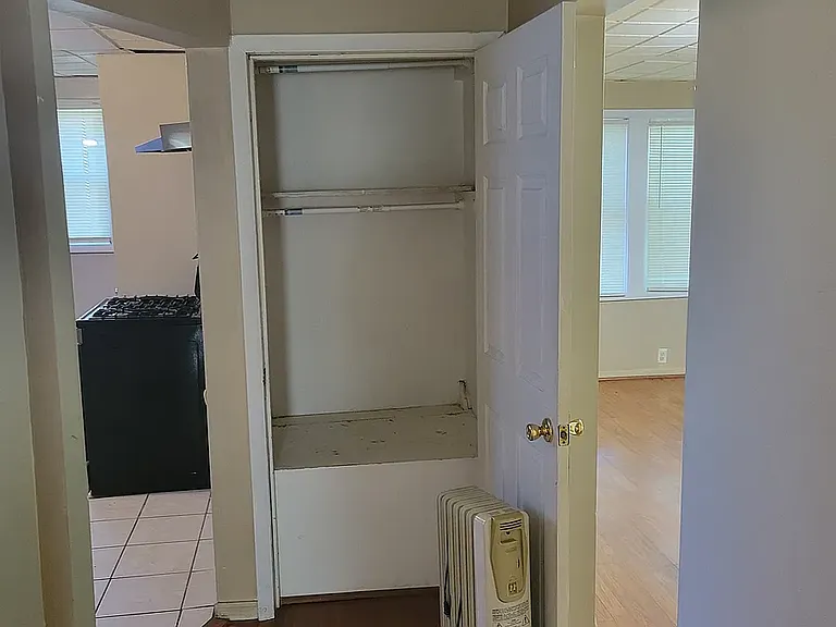 809 E 36th Pl — Photo 1
