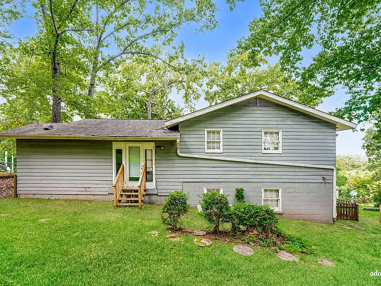1032 Medina Dr — Photo 16