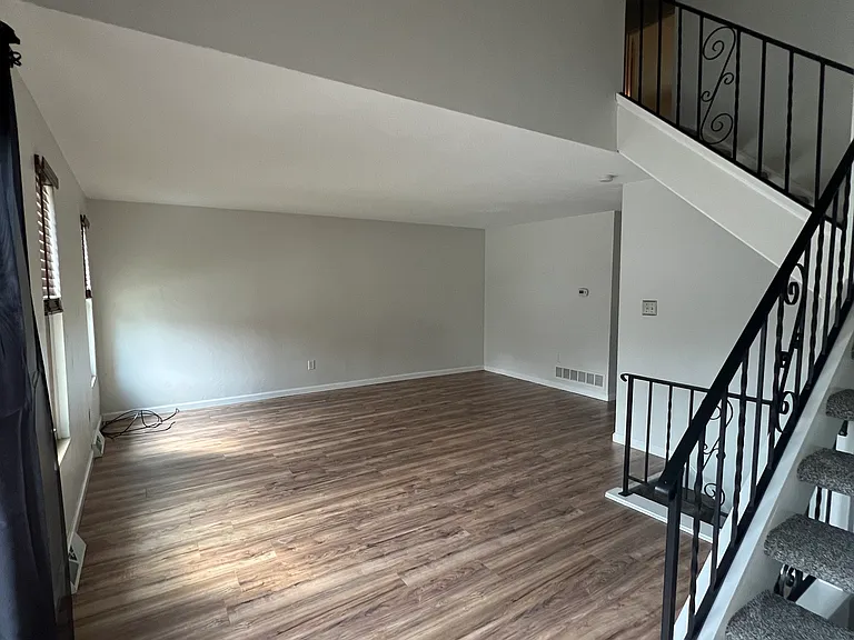 210 Timber Dr — Photo 3