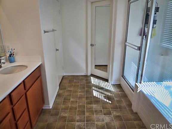 3rd image of 15616 Red Oak Way