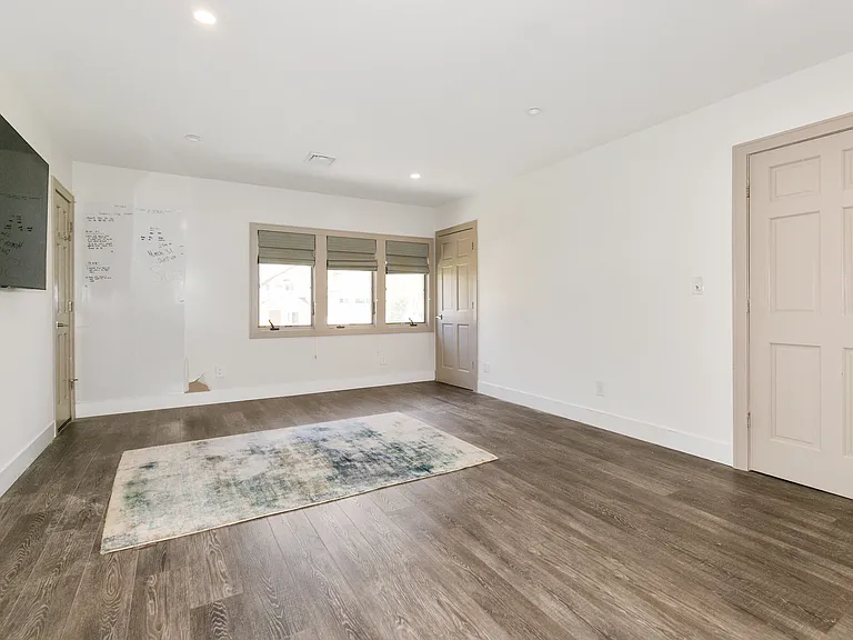 22 Olive St — Photo 14