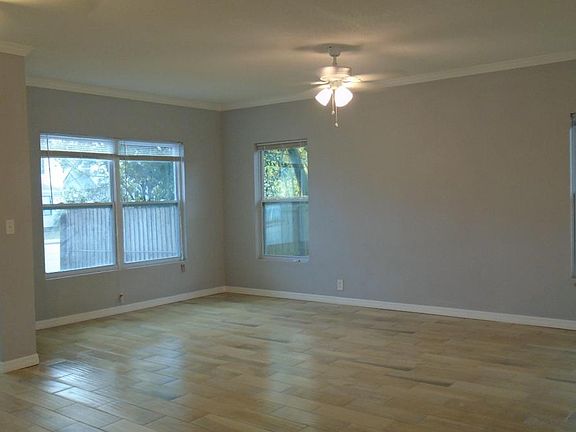 Main Entry and Family Room Pic 3