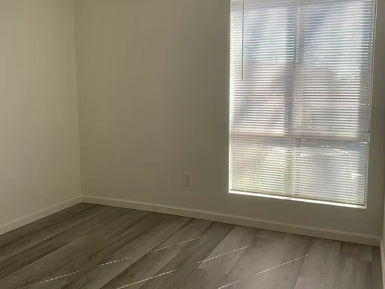 521 Sandalwood Pl #8 — Photo 4