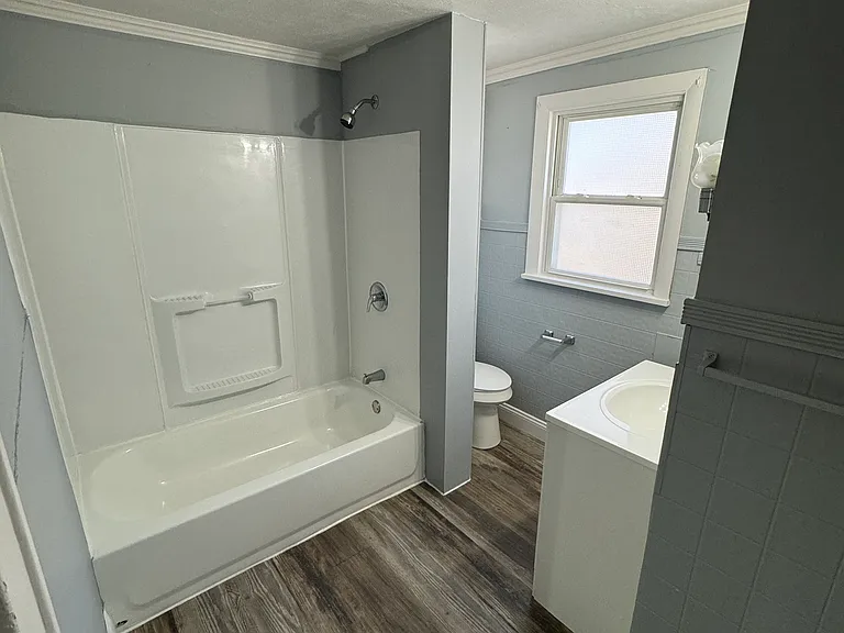 1056 Burkhardt Ave — Photo 10