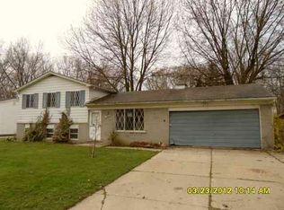 33640 Roselawn Dr, New Baltimore, MI 48047