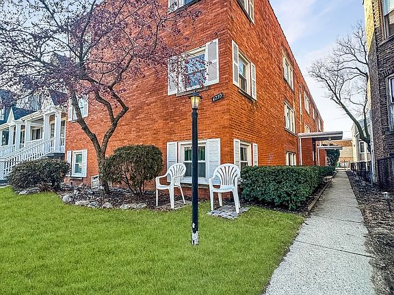 2nd image of 4730 N Hermitage Ave APT 1C