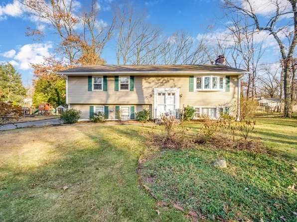 221 Meadowlark Dr, Longmeadow, MA 01106