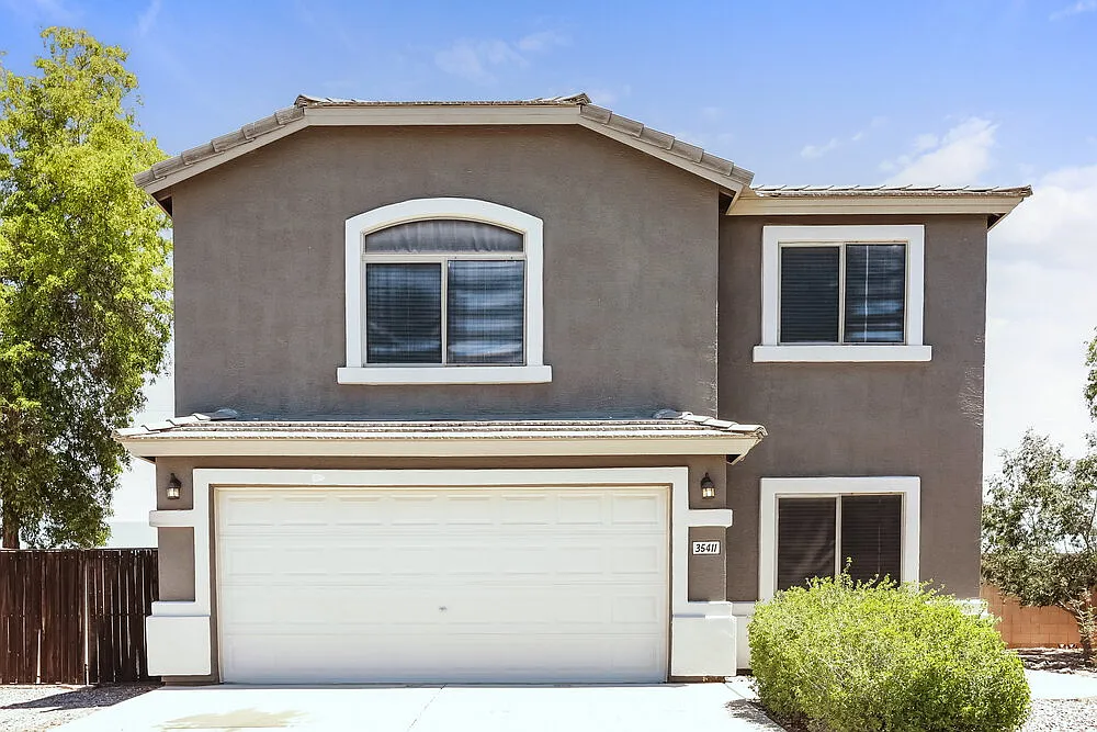 4 bed, 2.5 bath, 2184 sqft, $1,985 — Photo 1