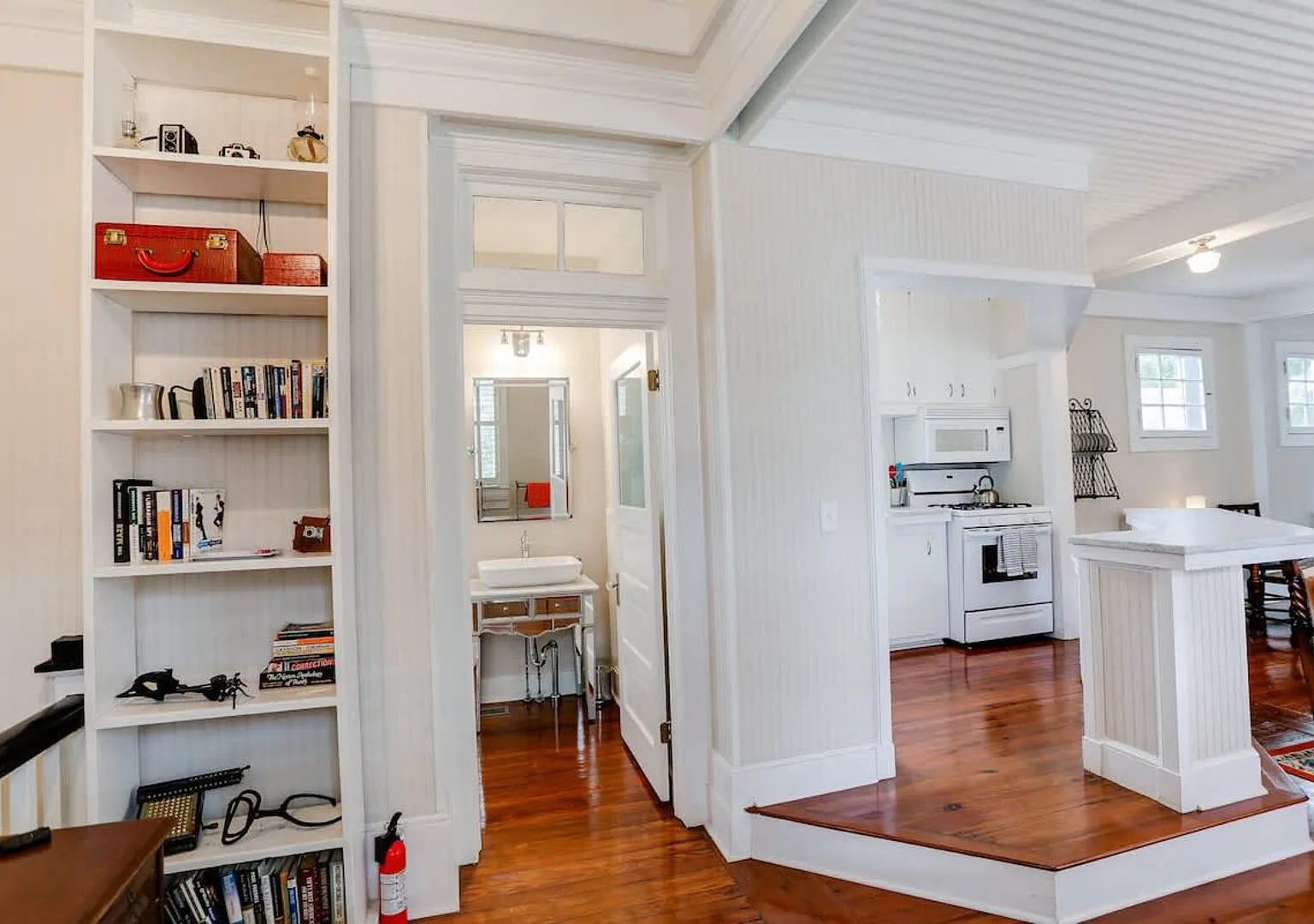 Elegant Carriage House Overlooking Forsyth Park — Photo 4