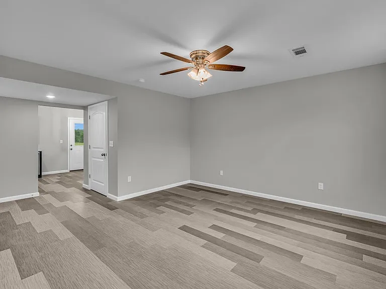2814 Burke Ave — Photo 8