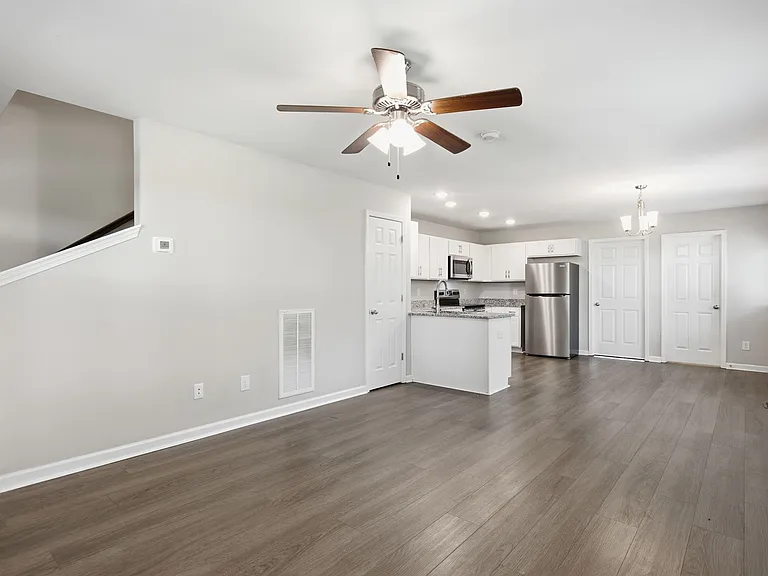 222 Cave St #B — Photo 11