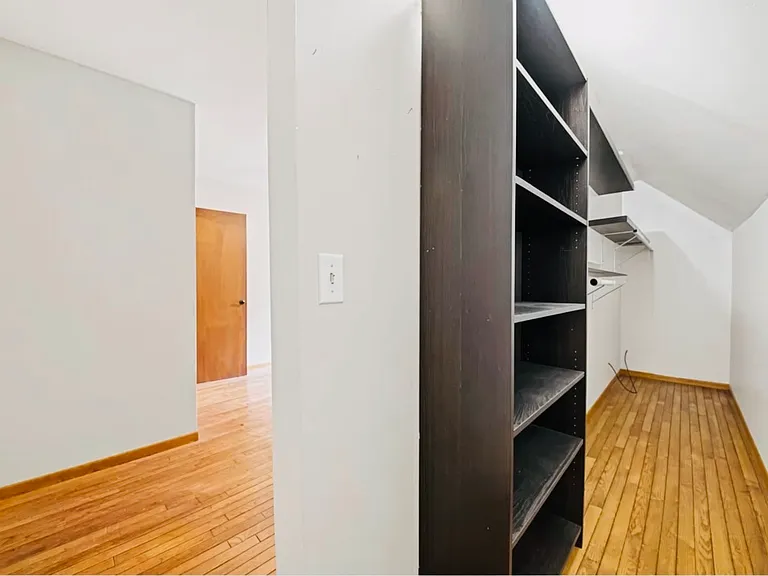 947 Canterbury Dr #60014 — Photo 4