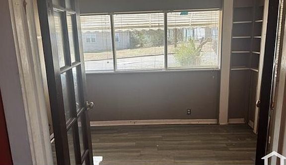 3rd image of 1800 Holbrook Ave