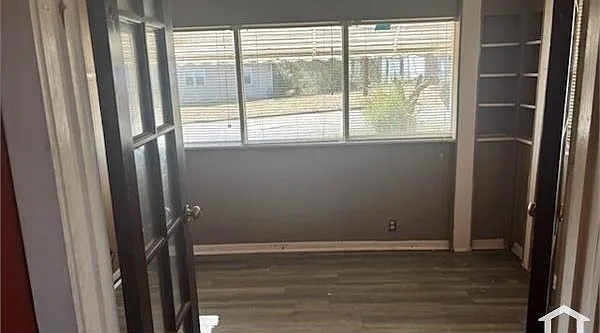1800 Holbrook Ave — Photo 3