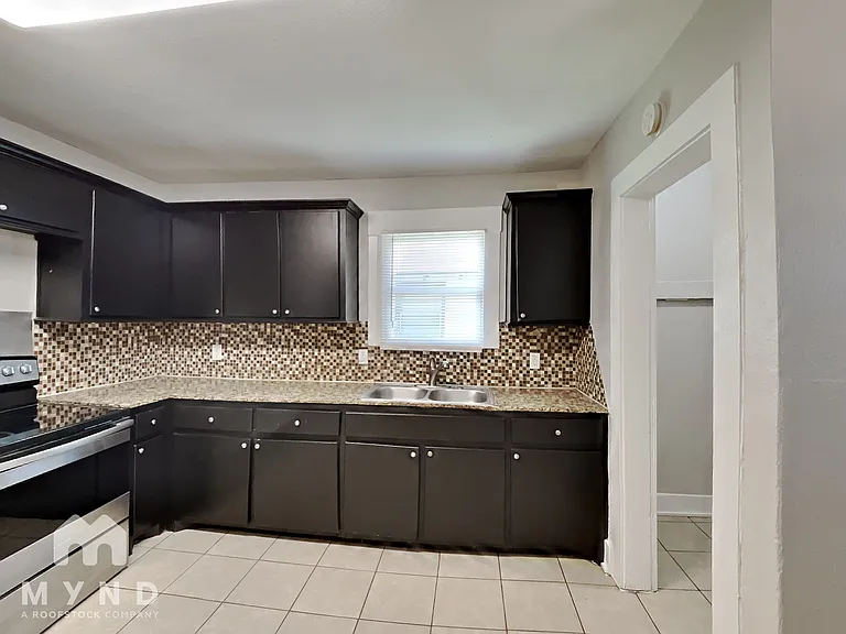 2208 Avenue U #B — Photo 12
