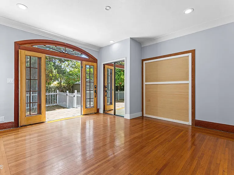1115 S Wilton Pl #B — Photo 1