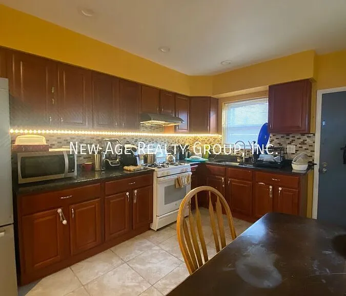 3304 Haverford Ave — Photo 10