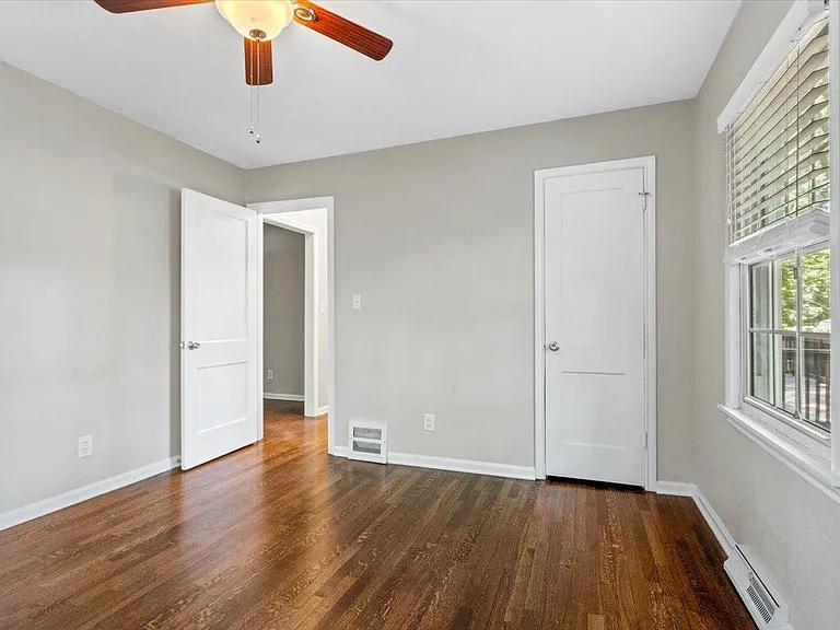 4935 Rosewood Dr — Photo 11