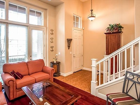 Living Room Picture 2