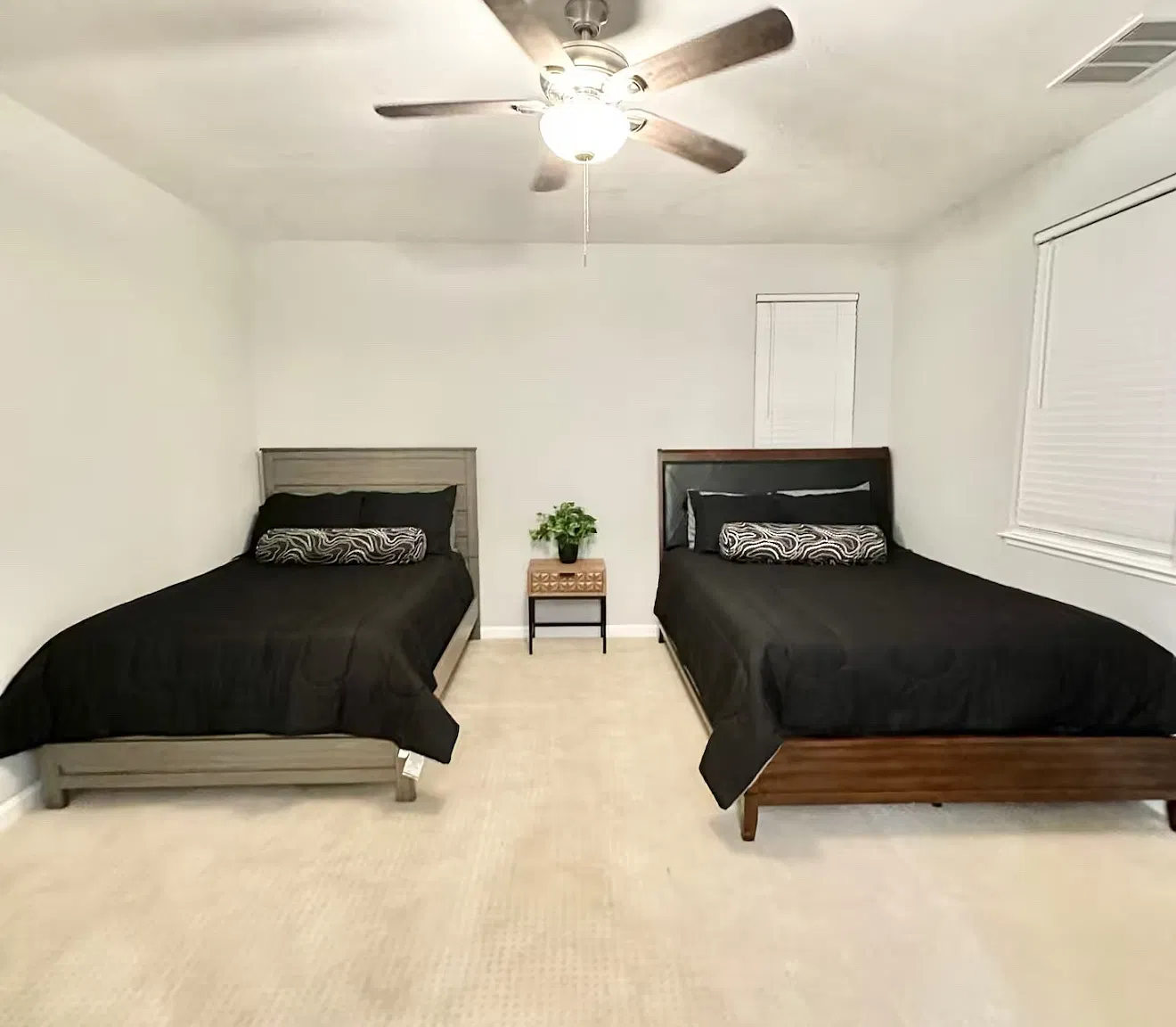 1226 Laurel Park Cir — Photo 3