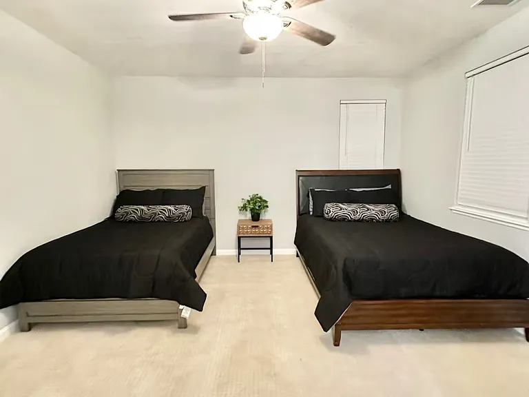1226 Laurel Park Cir — Photo 3
