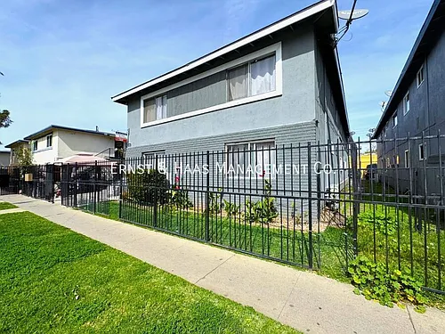 1401 W Walnut St #2 Photo 1