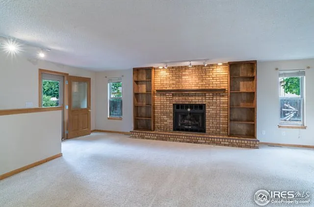 1689 Geneva Cir — Photo 5