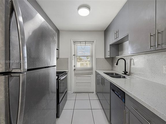 2nd image of 5450 Hollywood Blvd APT 107