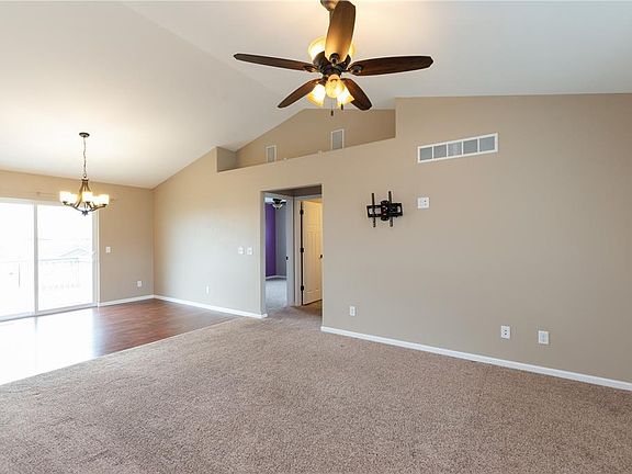 4th image of 405 Endeavor Ave