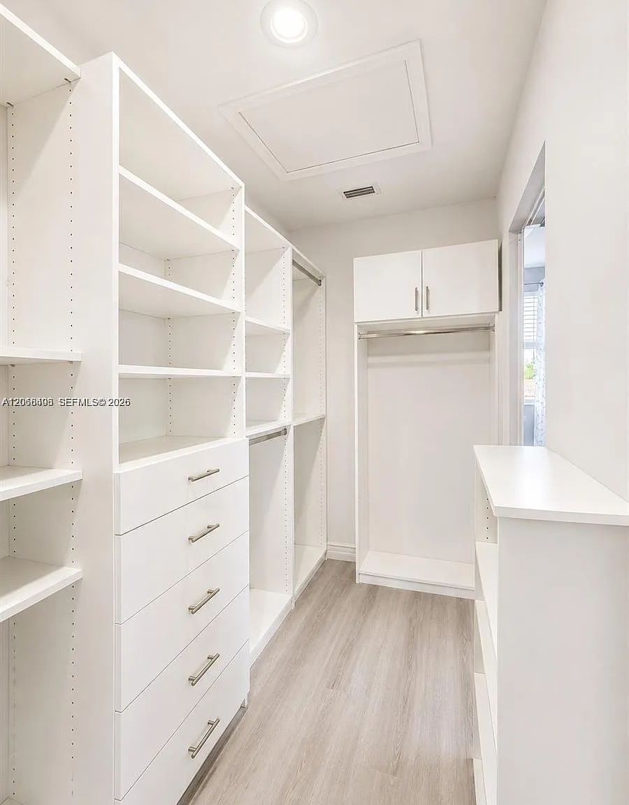 4 bed, 2.5 bath, 2022 sqft, $5,250 — Photo 4