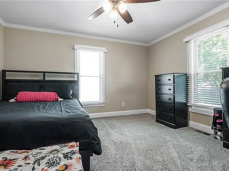 210 E Kay St — Photo 21