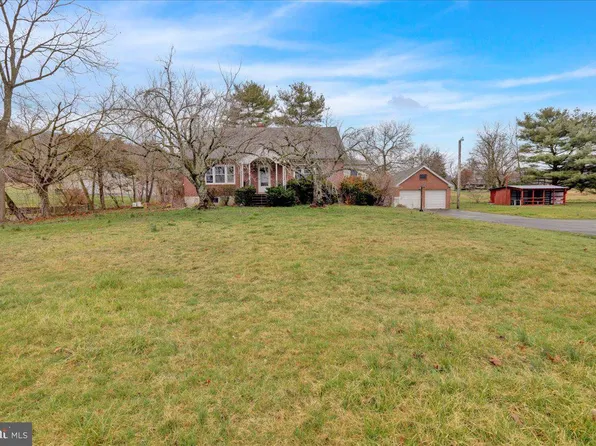 8272 Chestnut St, Barto, PA 19504