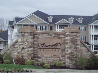 1332 Suncrest Vlg, Morgantown, WV 26505