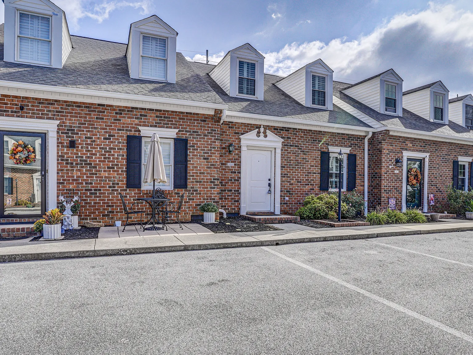 2 bed, 1344 sqft, $2,200 — Photo 3