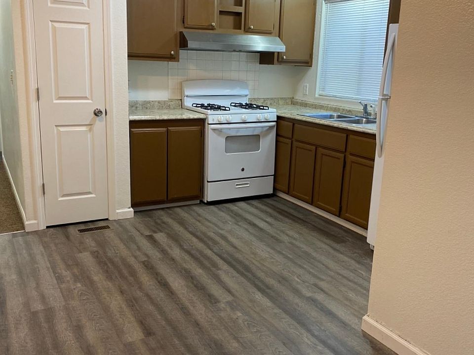 2nd image of 4921 Shattuck Ave #B