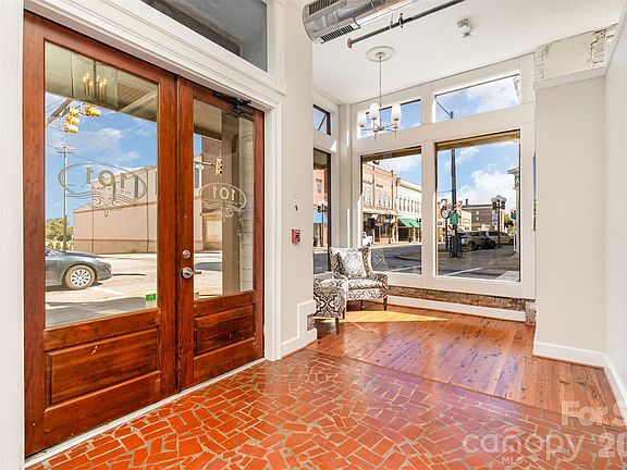 3rd image of 101 W Main St