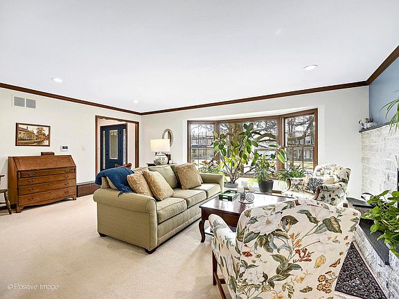 4th image of 2204 Oak Hill Dr