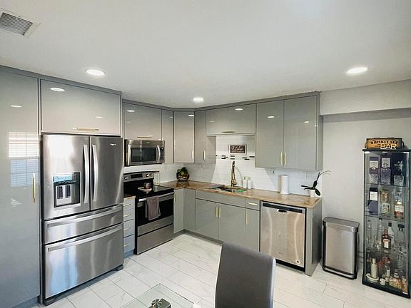 5th image of 2519 W Marquette Ave